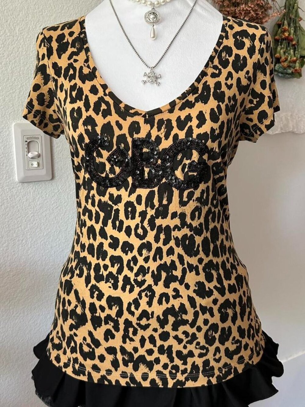 Y2K GBG Leopard Print Short Sleeve V-Neck Fitted Top